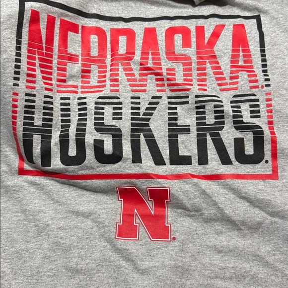 Nebraska Huskers Gray T-Shirt nwot size xl - Picture 1 of 2